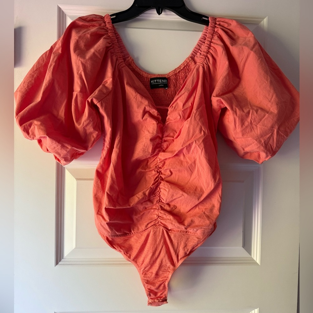 KITTENISH Coral Puff Sleeve Ruched Bodysuit Size Large